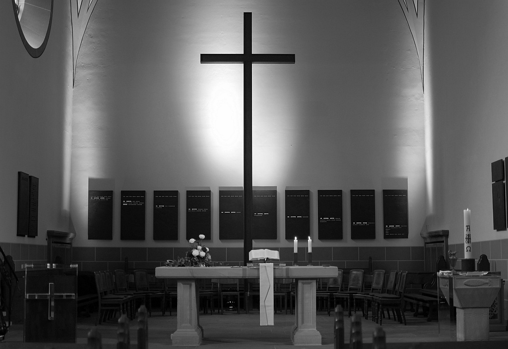 Altarraum der Christuskirche 
"Die zehn Gebote"
