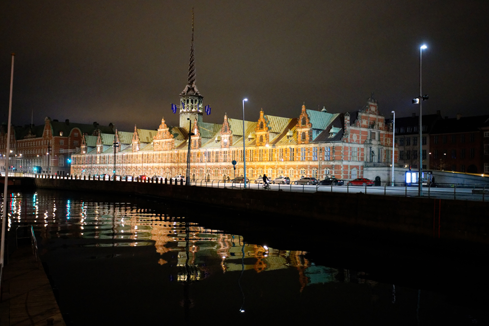 Alte Börse Kopenhagen nachts.jpg