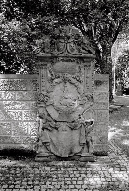 Alter Friedhof 11