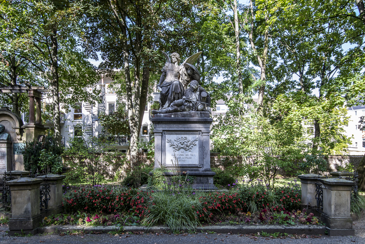 Alter Friedhof Bonn Kriegerdenkmal.jpg