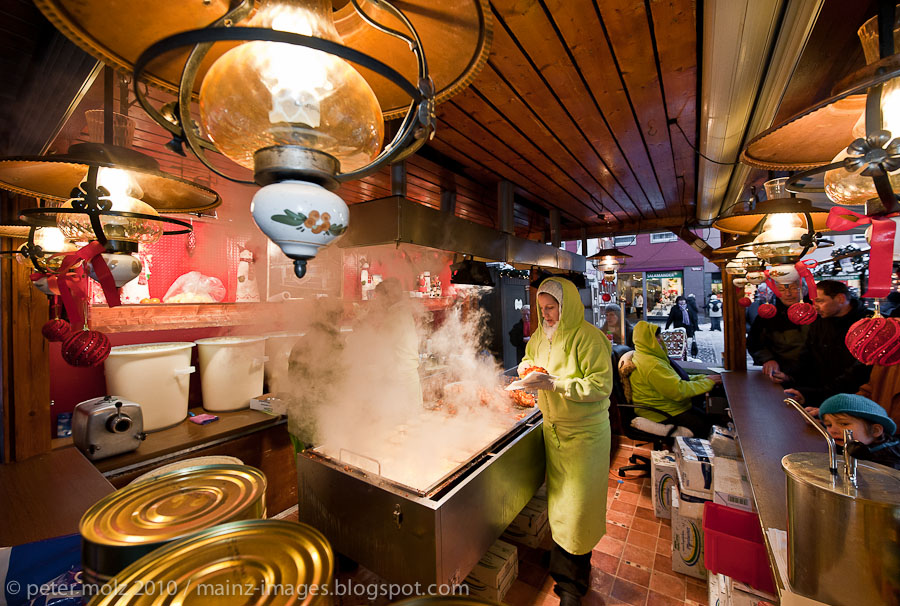 Am Kartoffelpuffer / Reibekuchen Stand 
_PMZ1854 900x