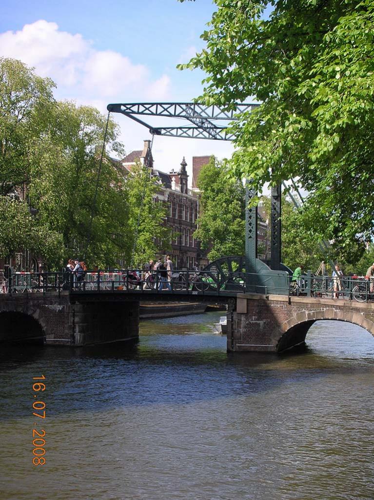 Amsterdam, eiserne Zugbrücke (Nikon Coolpix S2) DSCN2914 x