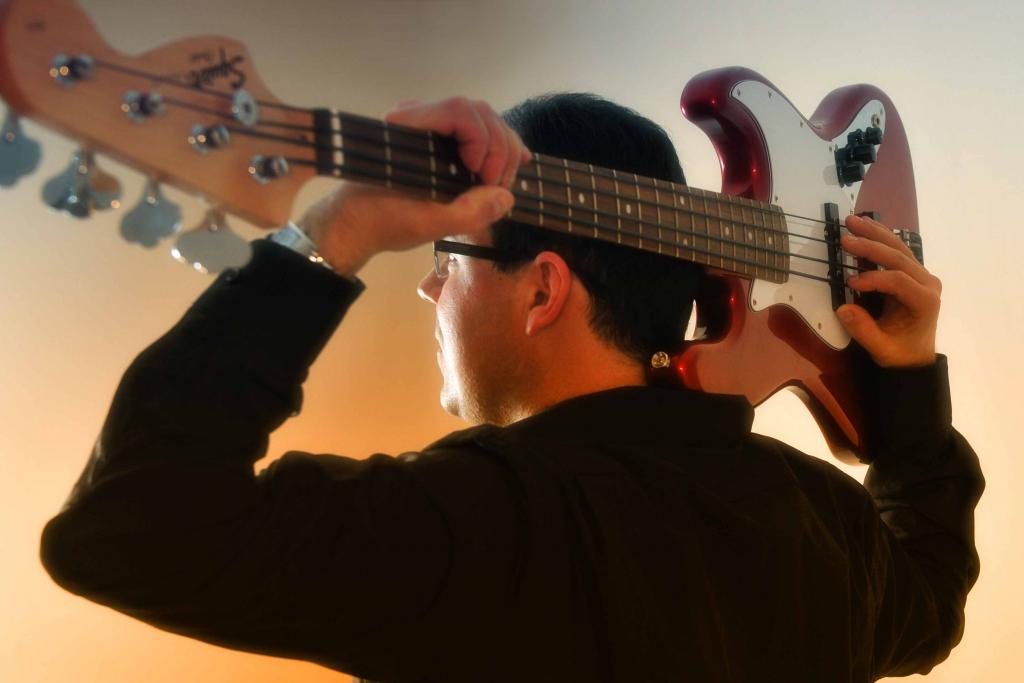 Andi Gitarre hinten zugeschnitten indian summer