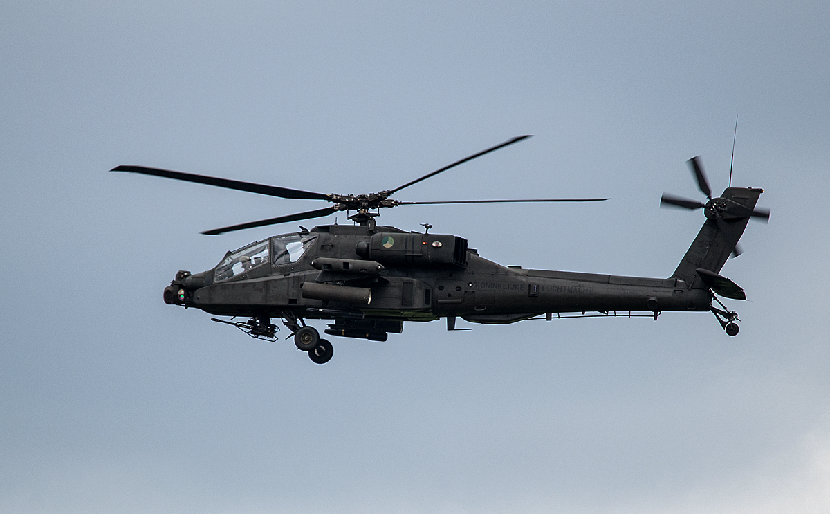 Apache AH 64 - 3.jpg