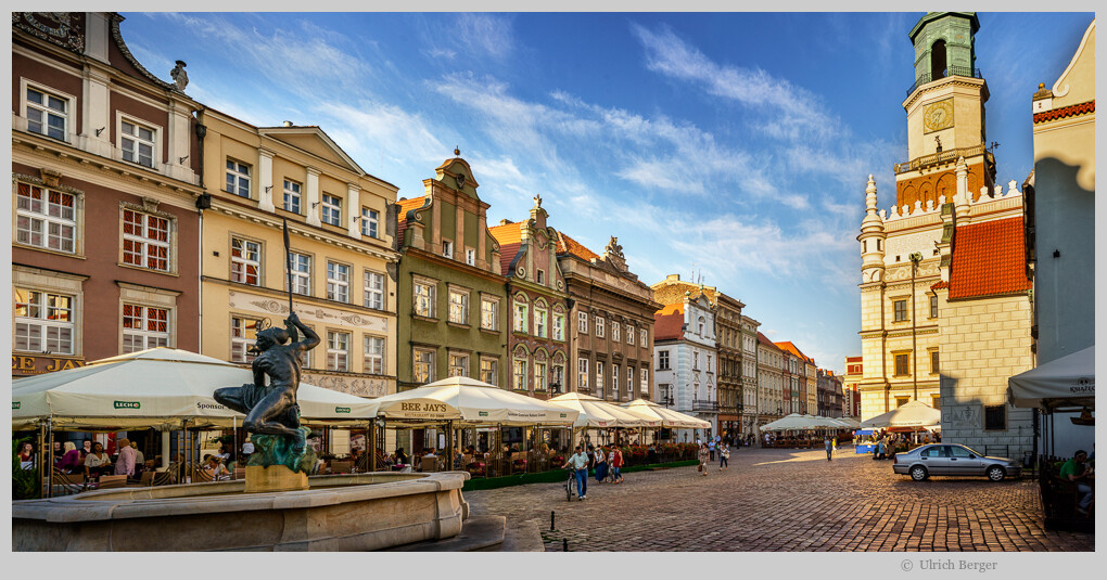 Apollo-Brunnen und das alte Rathaus (rechts)