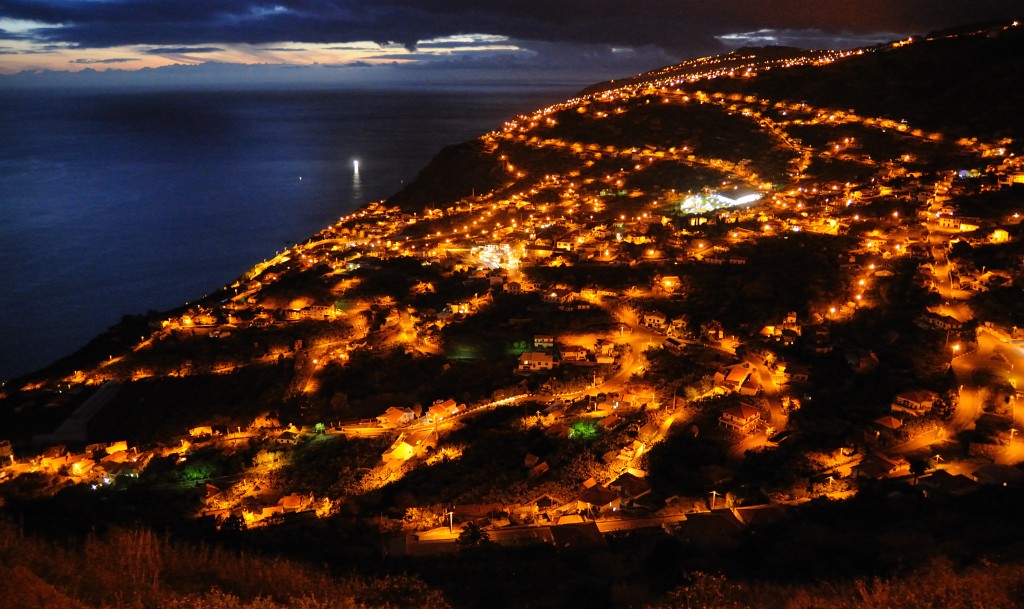 Arco de Calheta bei Nacht