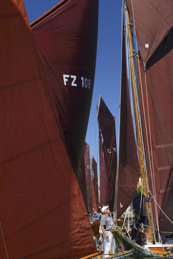 aufgetakelte Zeesboote