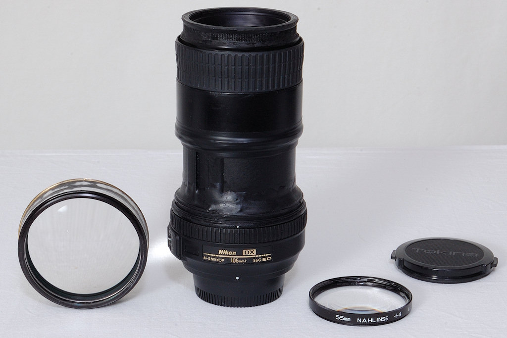 Aus dem kaputten AF-S DX 18-105/3.5-5.6G ED VR-Nikkor gebautes Telemakro AF-S DX 105mm/5.6G ED Maßstab bis 1:3,67 bei 34 cm Abstand Objekt/Sensor.
Lin