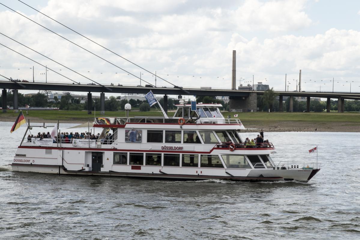 Ausflugsschiff Düsseldorf