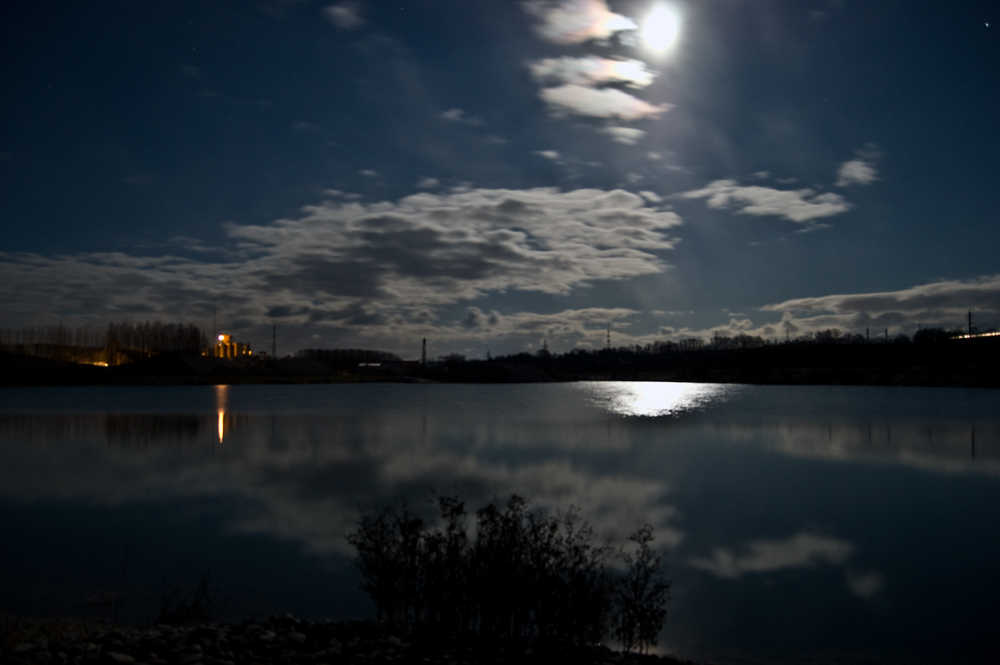 Baggerteich bei Nacht