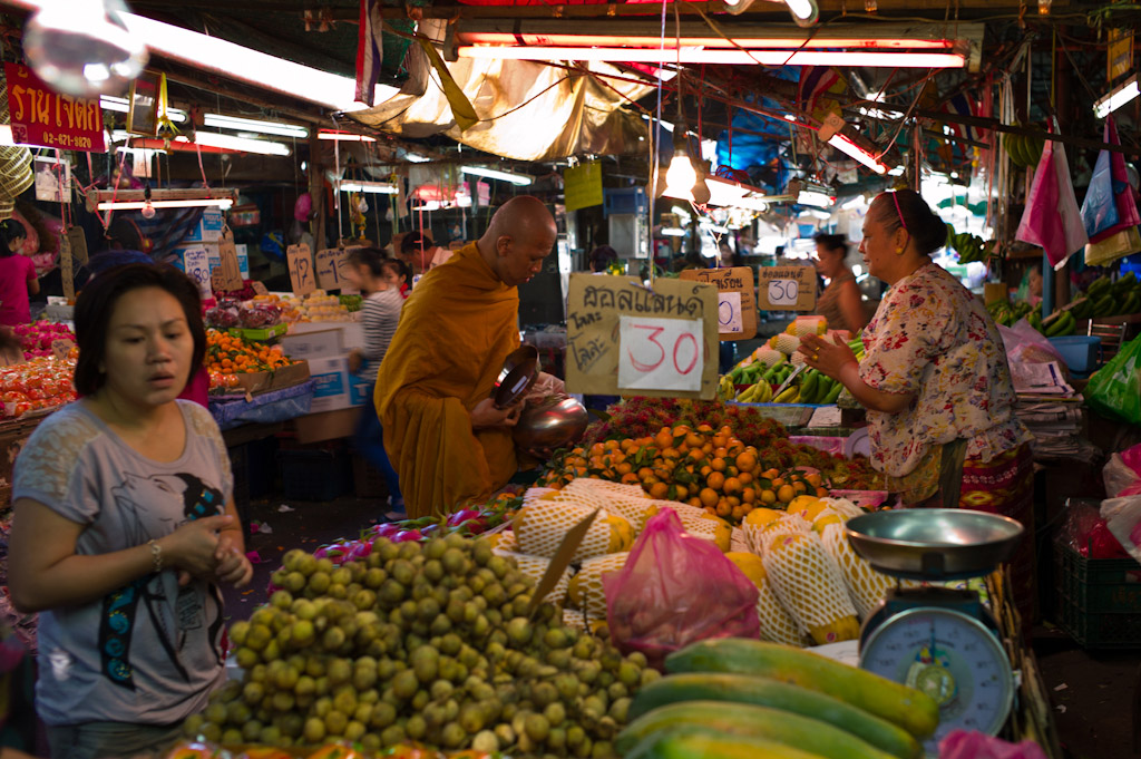 bangkok klong toey market 1016443