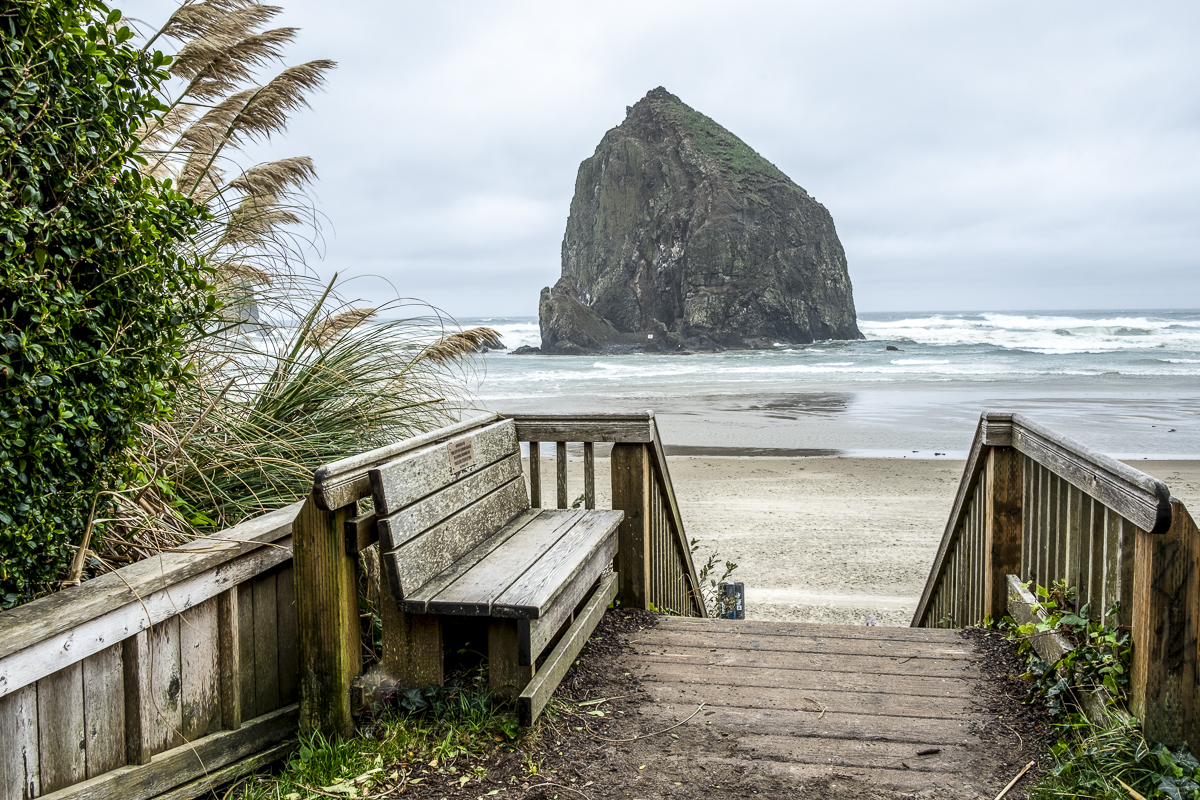 Bank Haystack Rock.jpg