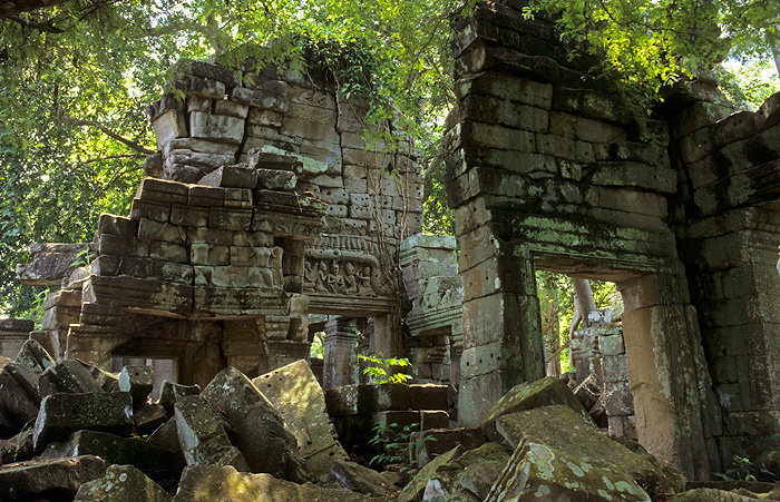 Banteay Chhmar - Eingangsbereich

[ Nikon F6 | AF-S Nikkor 17-35mm/2.8 | Fuji Velvia 50 ]