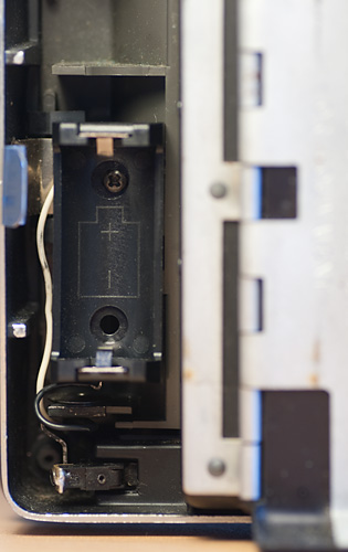 Batteriefach der Automatic 240 mit eingebauter Batteriehalterung für CR123A