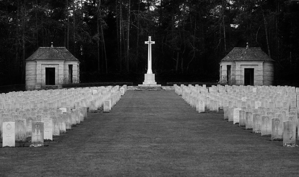 Becklingen War Cemetary BW.jpg
