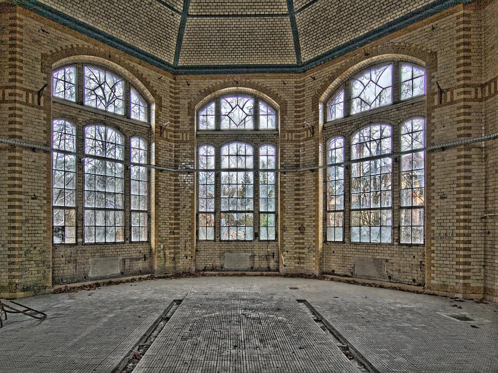 BeelitzHeilstättenD70DSC 8927And2More DxOVP

Saal in der Männerklinik der Beelitz Heilstätten
Fotoführung mit Go2know 11. März 2012
HDR aus 3
Kamera: 