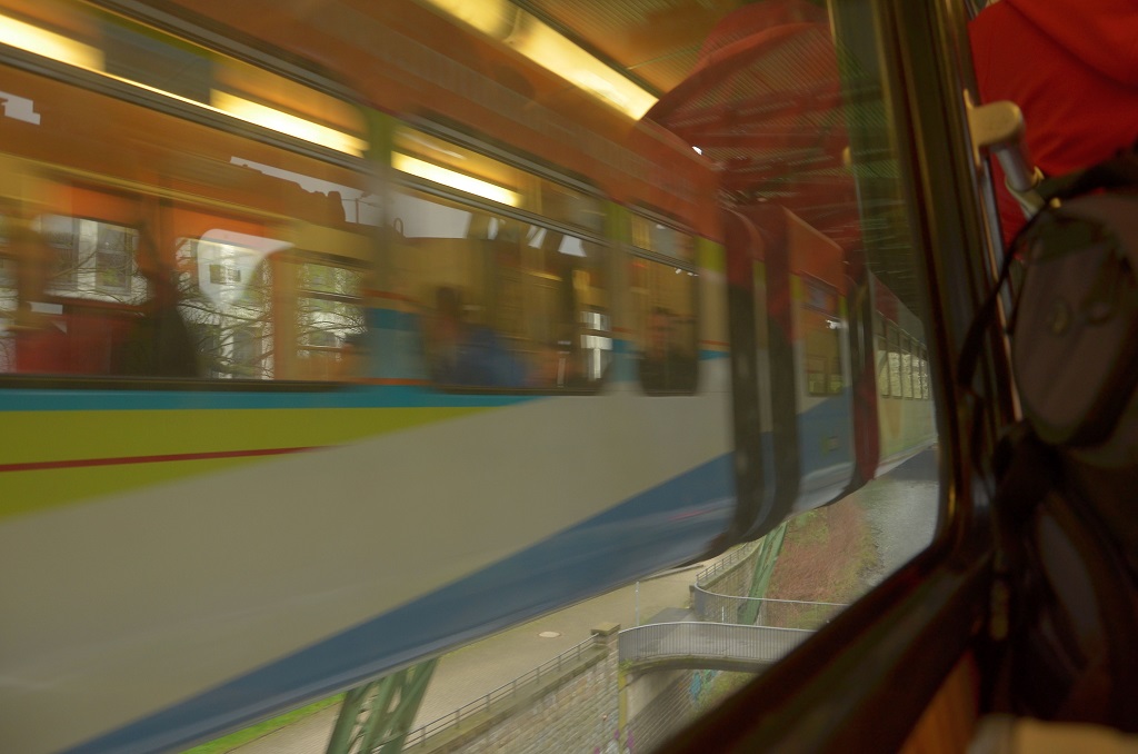 Begenen sich zwei Schwebebahnen