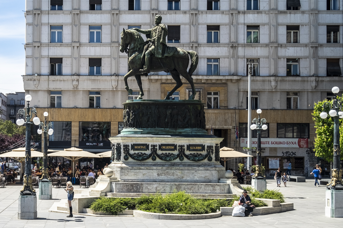 Belgrad Reiterstandbild Fürst Milos.jpg