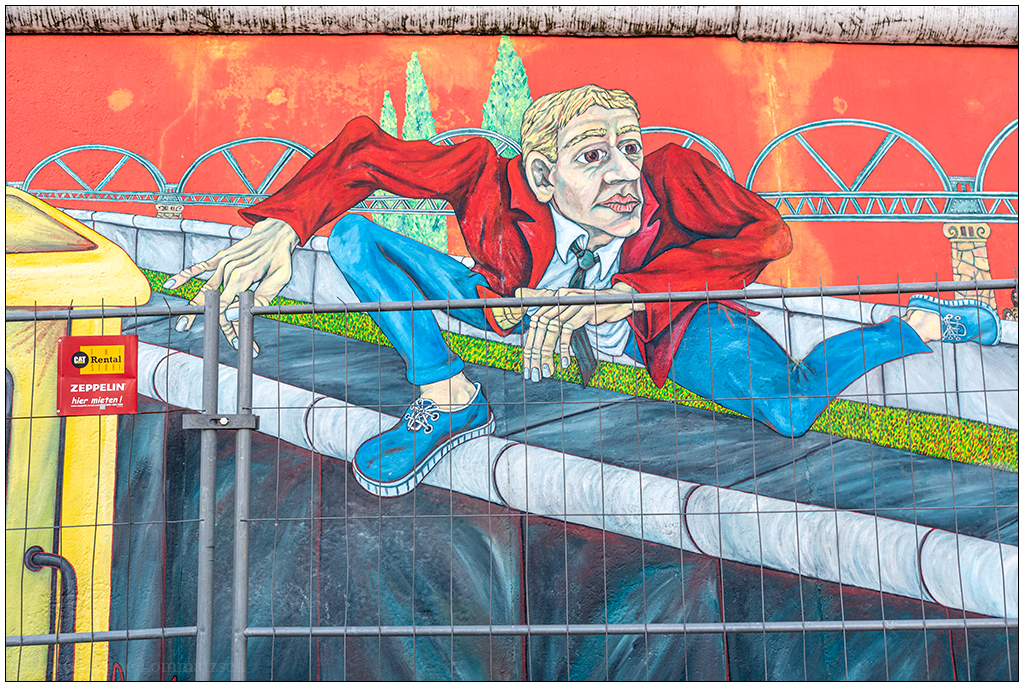 Berlin East Side Gallery: Gabriel Heimler – Mauerspringer