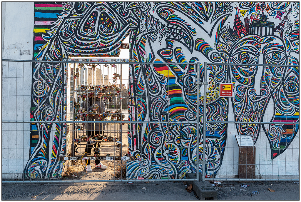 Berlin East Side Gallery: Schamil Gimajew – Worlds People - Wir sind ein Volk