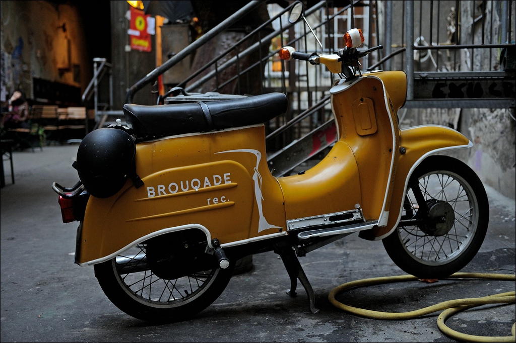 Berlin, Rosenthaler Str. - 09/2012 - Moped