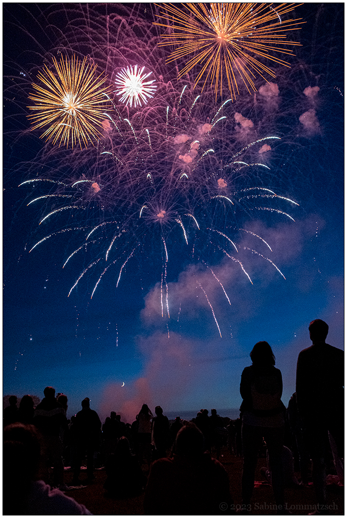 Best of 2023 III: Kieler Woche – Feuerwerk auf dem Nordmarksportfeld V © 2023 Sabine Lommatzsch