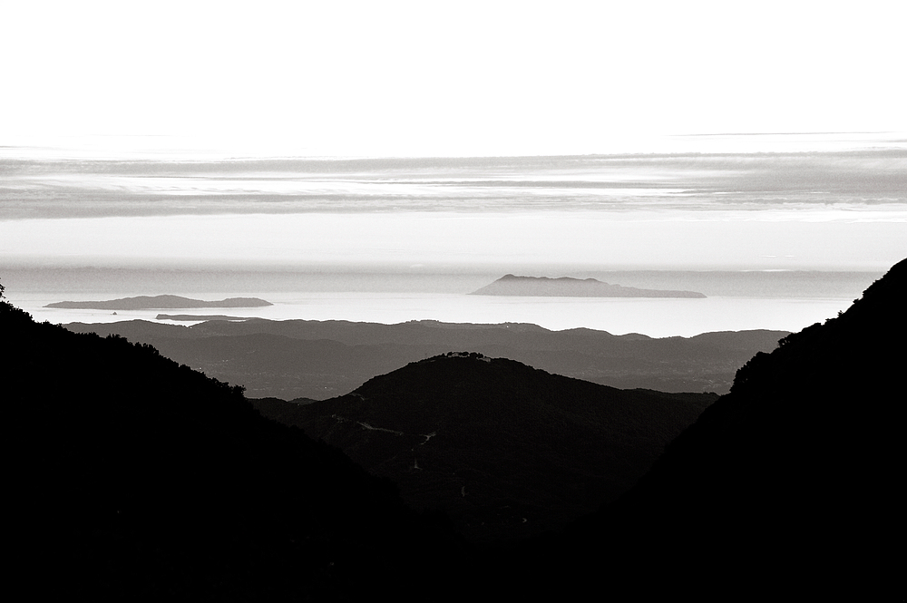 blaue stunde auf korfu sepia