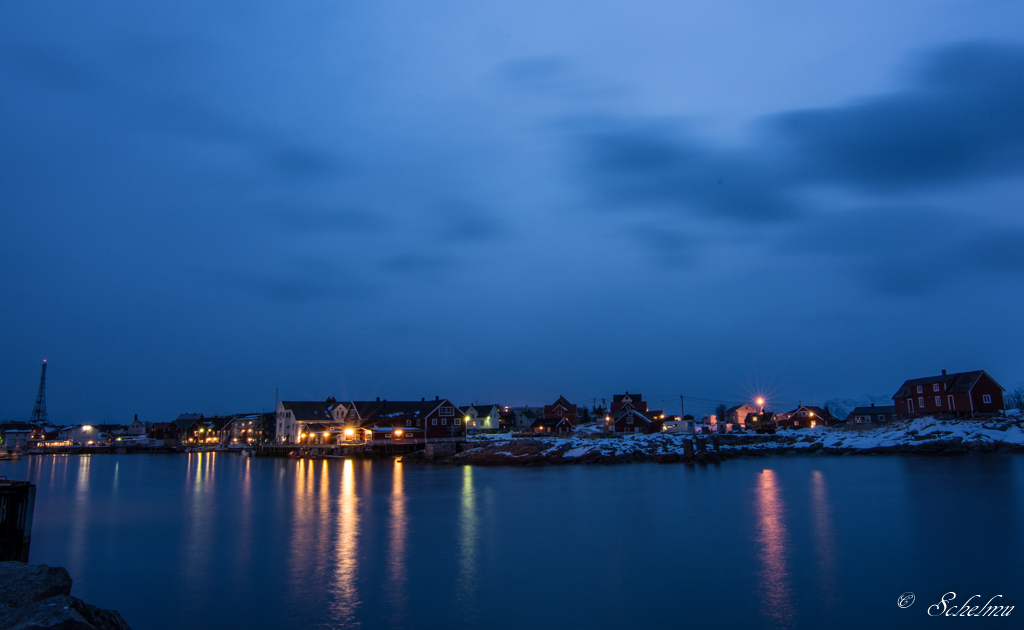 Blaue Stunde in Henningsvaer