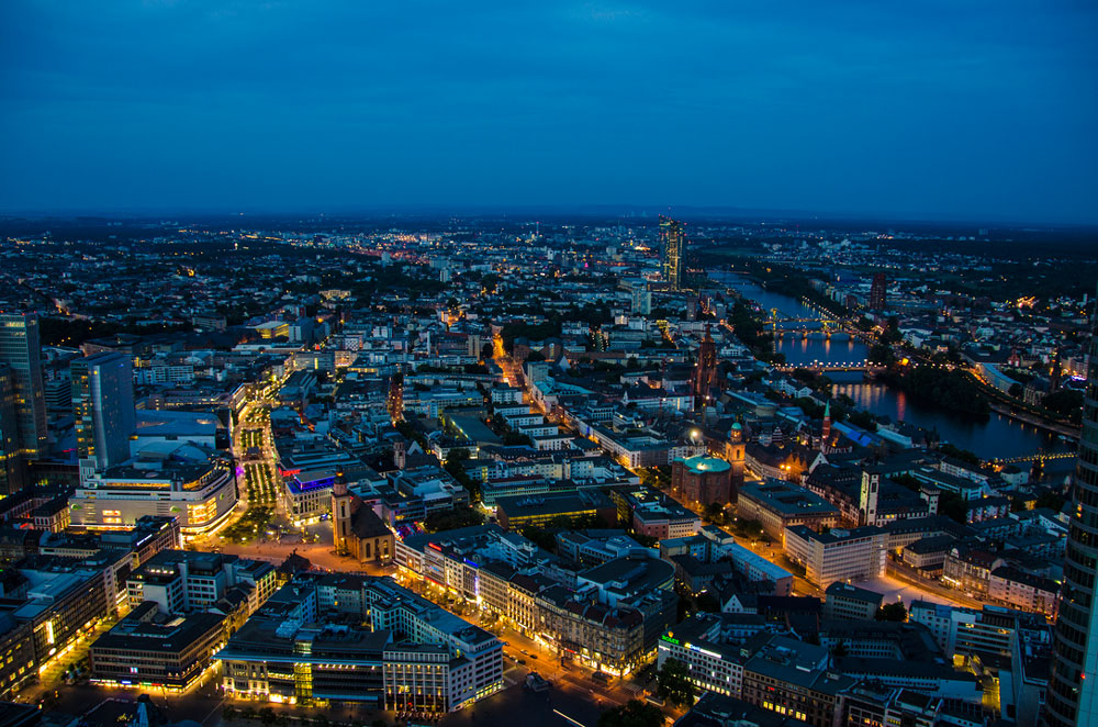 Blick über Zeil mit Paulskirche