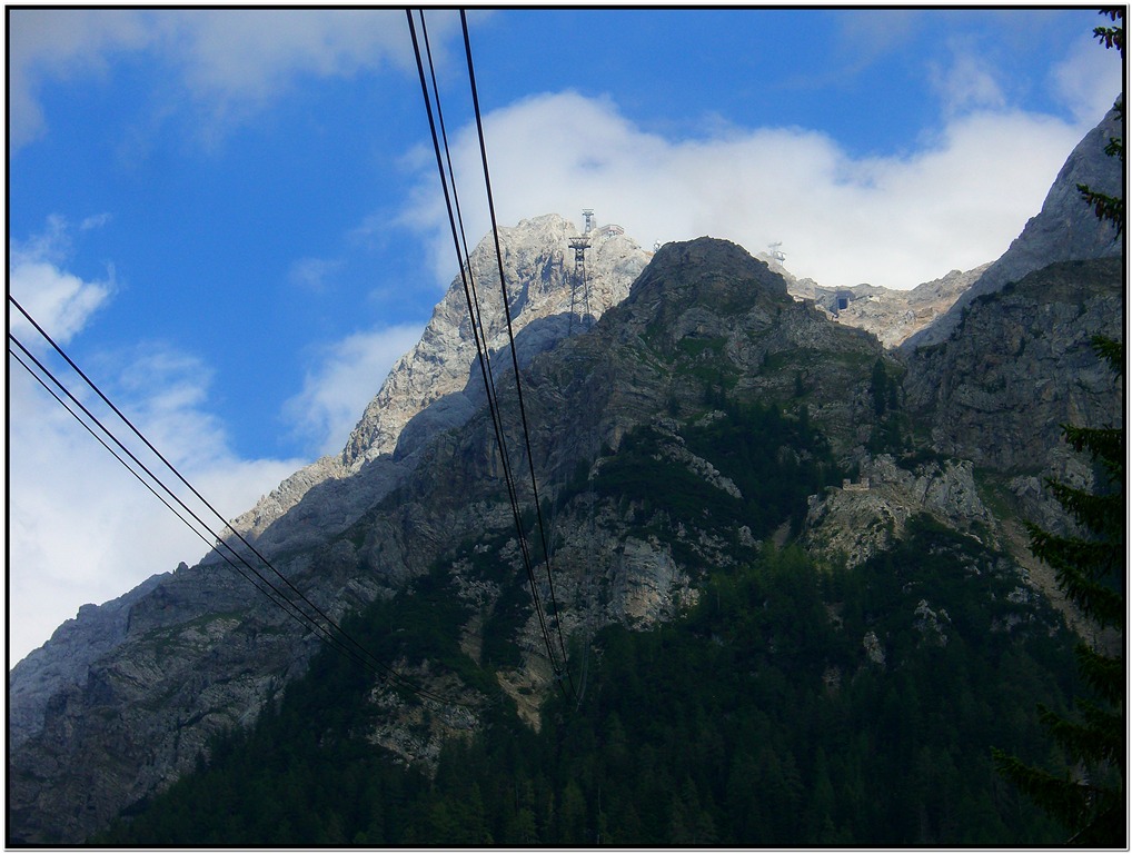 Blick auf die Gipfelstation der Zugspitze, der Tiroler Zugspitzbahn.