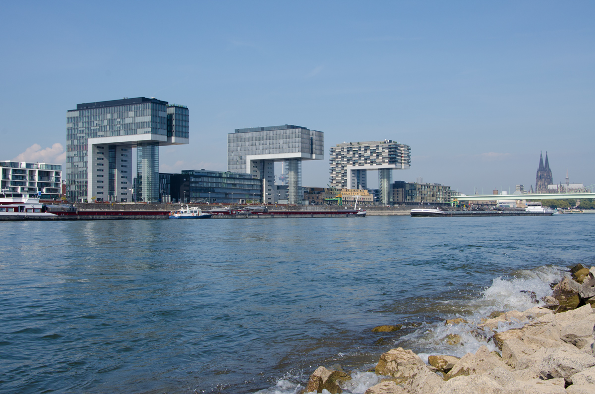 Blick auf die "Kranhäuser" am Rheinauhafen