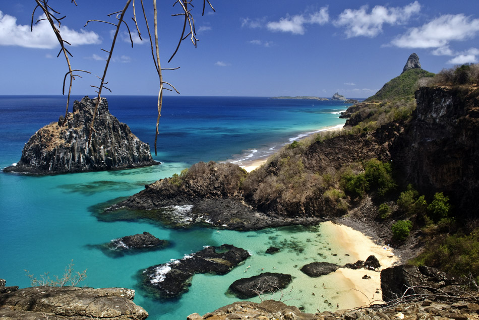 Blick auf Dois Irmaos und Morro do Pico - Fernando de Noronha