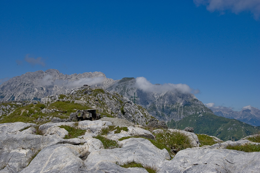 Blick aus den italienischen Stellungen auf die Panzerkuppel