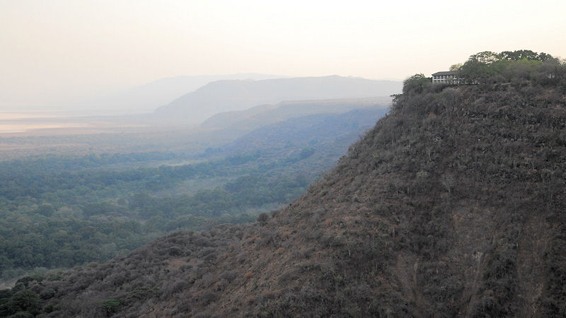 Blick von der Grabenbruchkante
auf den  Lake Manyara Nationalpark
0852