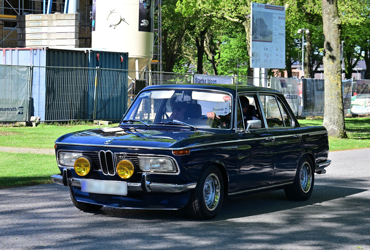 BMW 2000