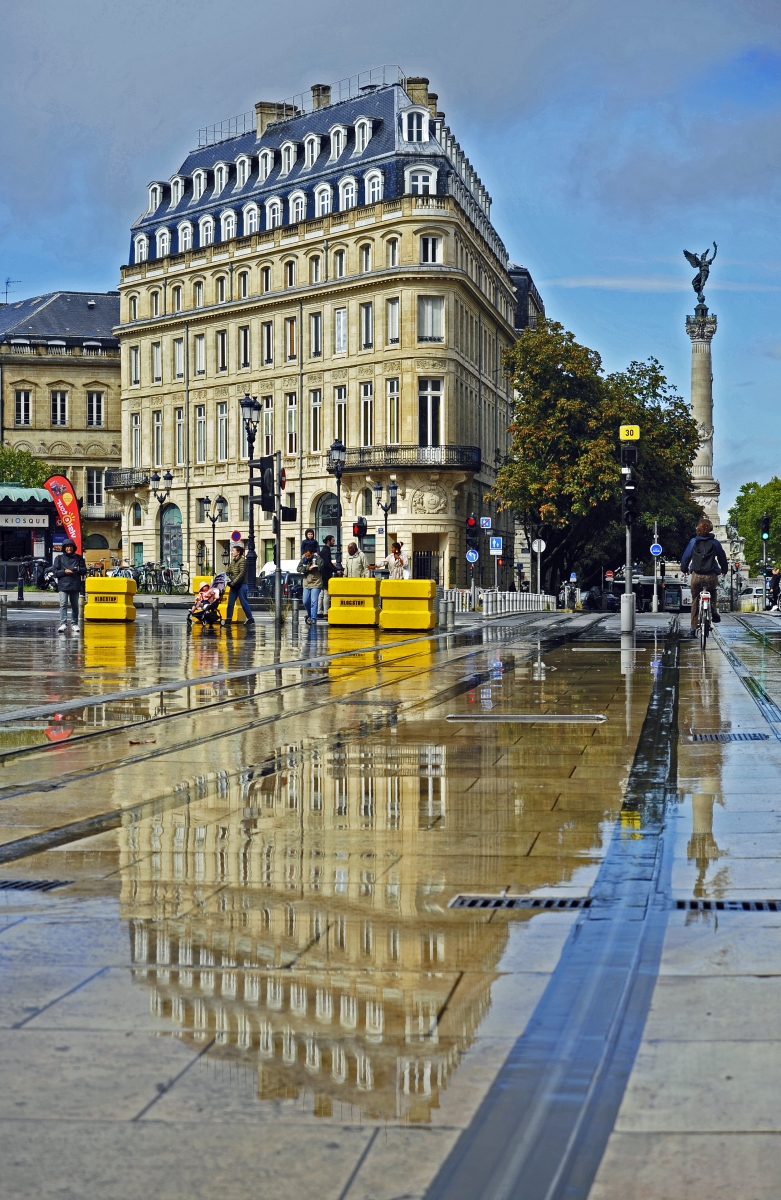 bordeaux_place_de_la_comedie.jpg