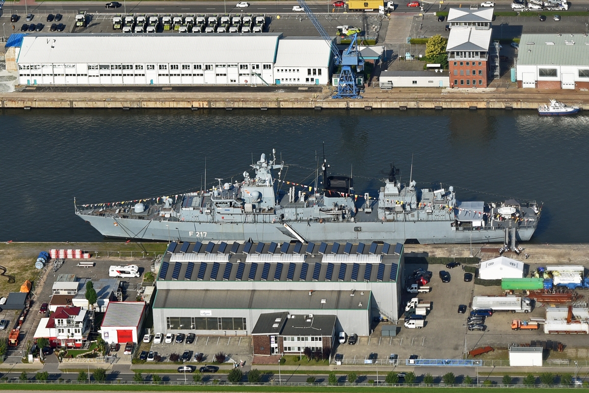 bremerhaven_fregatte_bayern.jpg