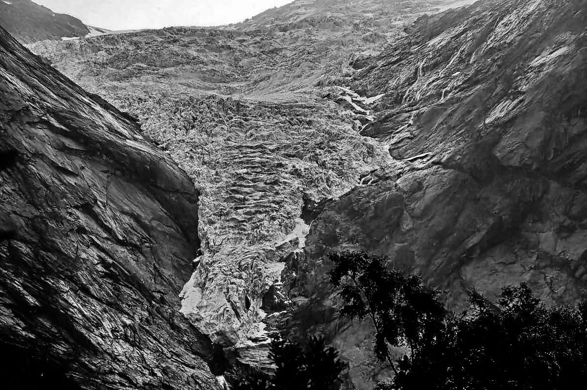 Briksdal 2016 BW.jpg