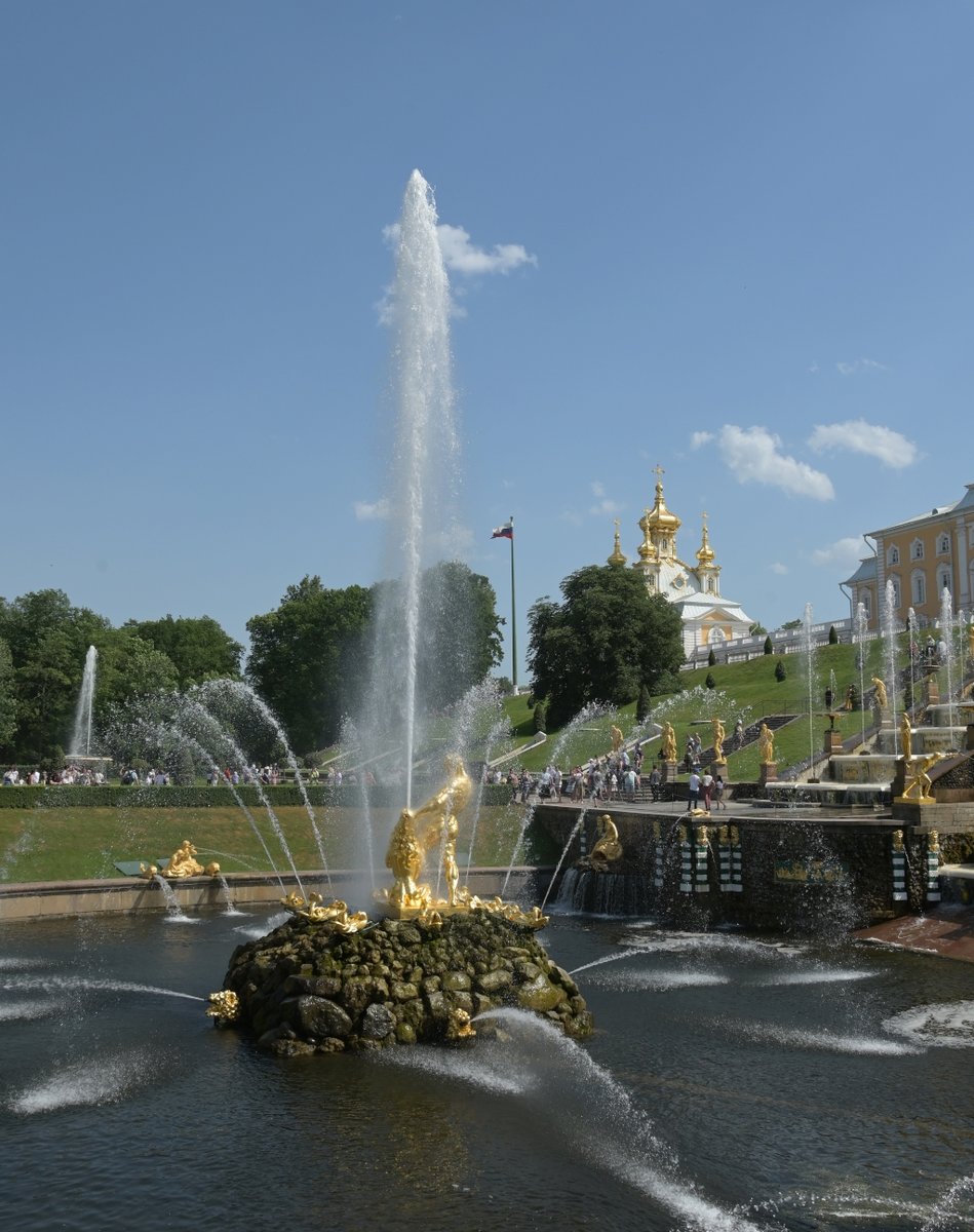 Brunnen Peterhof2.jpg