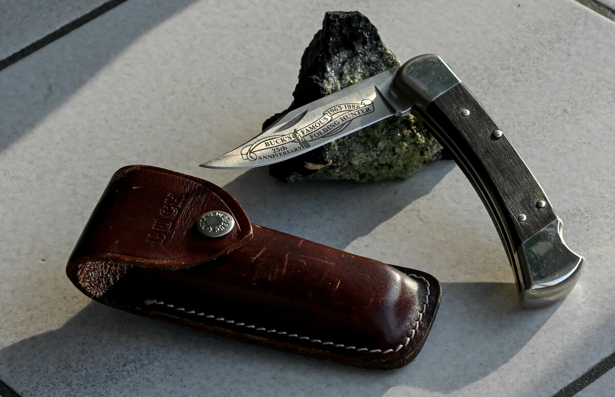 Buck Folding Hunter.jpg