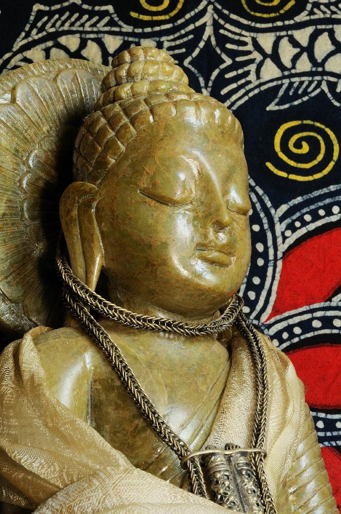 Buddha (1) [Kopf] - Indien, Marmor - ca. 1990 (handgefertigte Auftragsarbeit eines indischen Steinmetzmeisters-/künstlers)