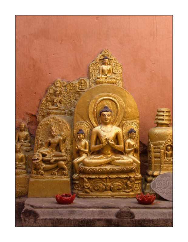 Buddha Statuen in Bodh Gaya