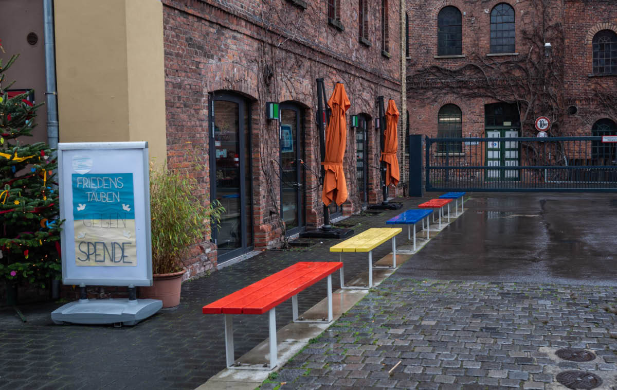 Bunte Bänke.jpg
