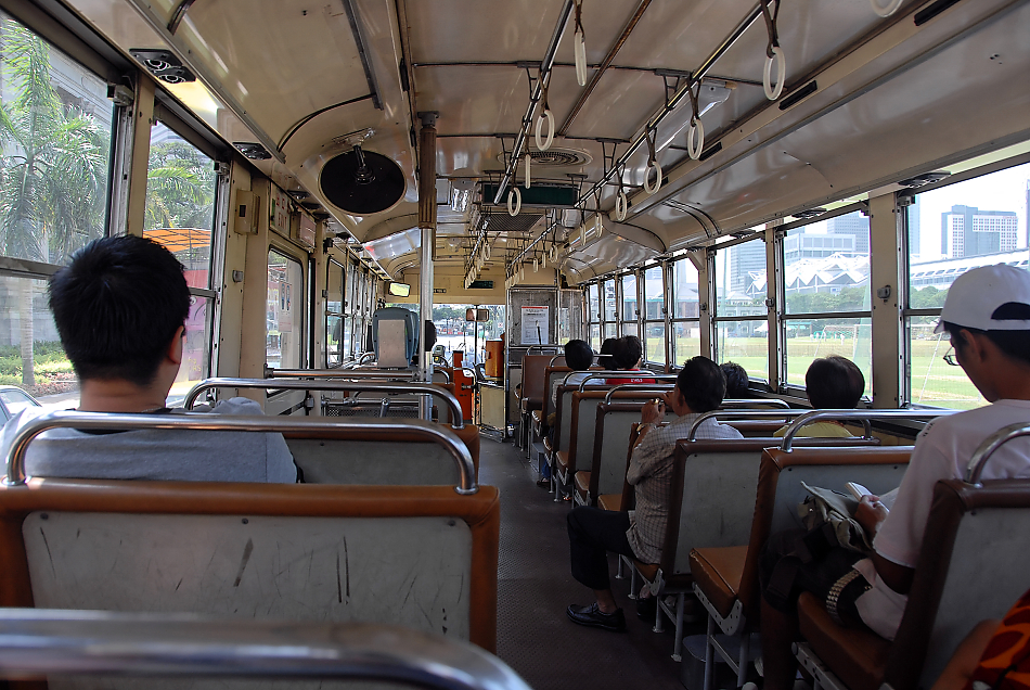 Bus in Singapore.jpg