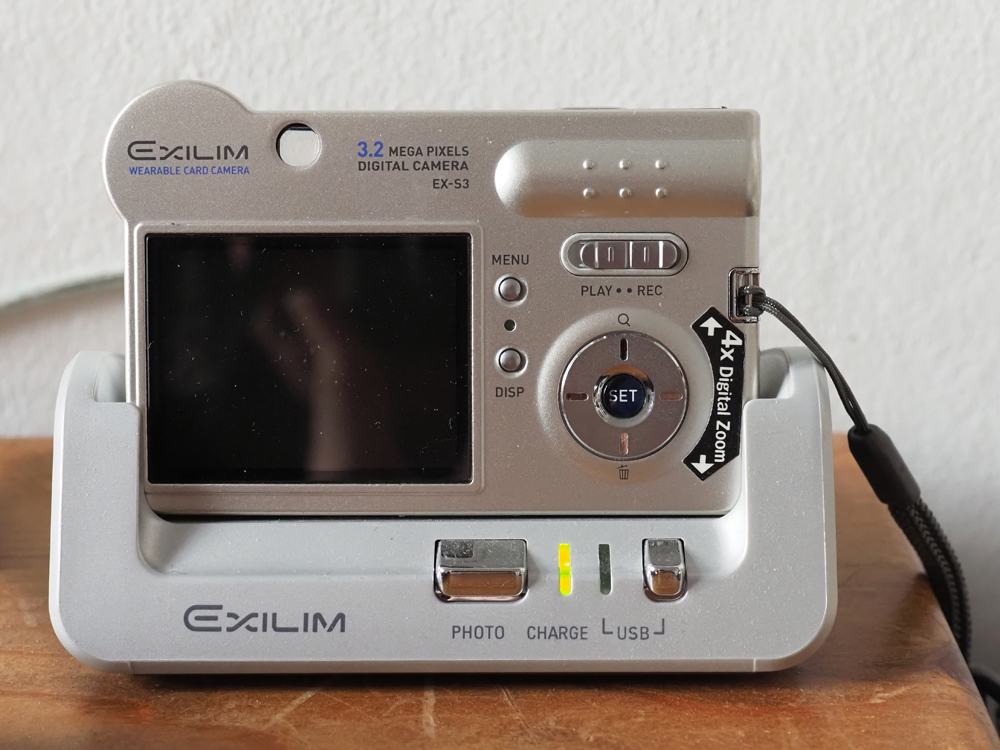 Casio Exilim EX-S3 Rück.jpg