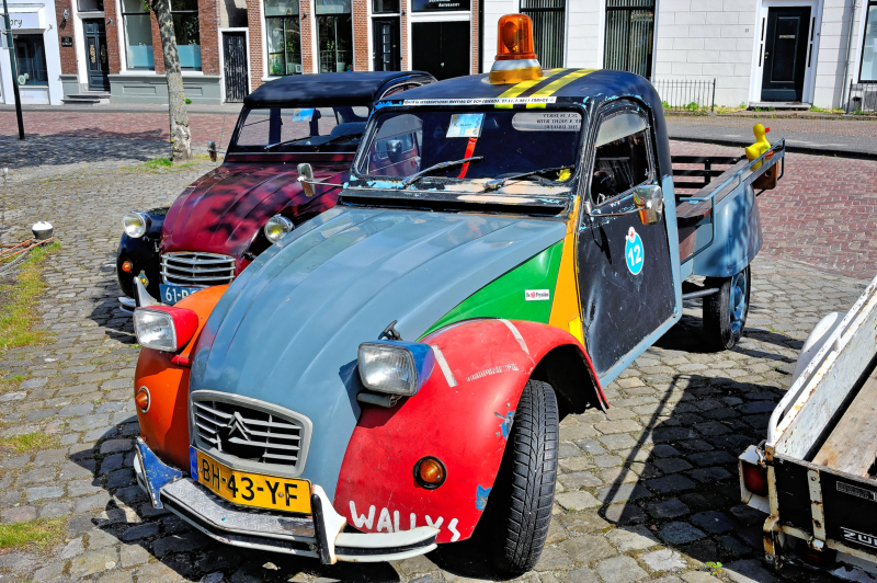 Citroen 2 CV 2.jpg