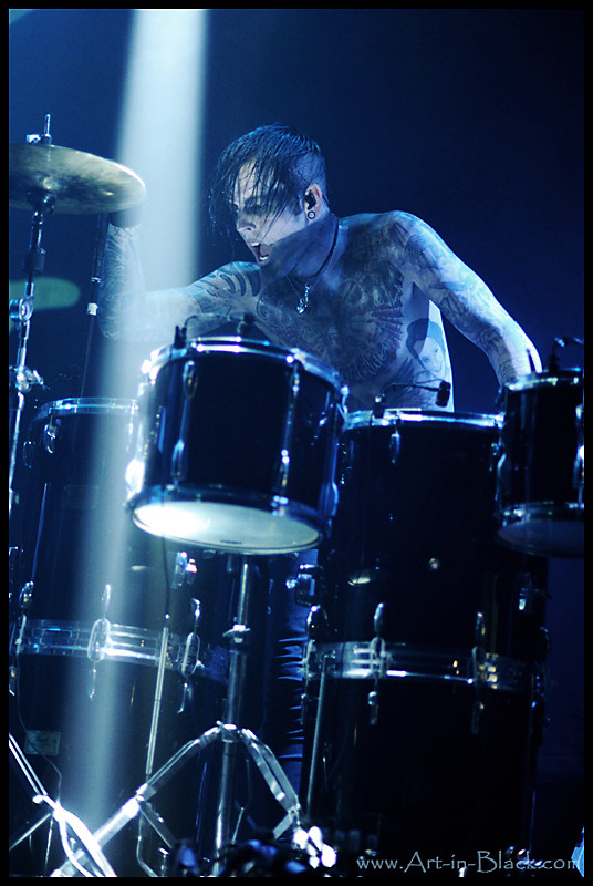 Combichrist @ Krefeld (Der wahnsinnige Trevor an den Drumms)