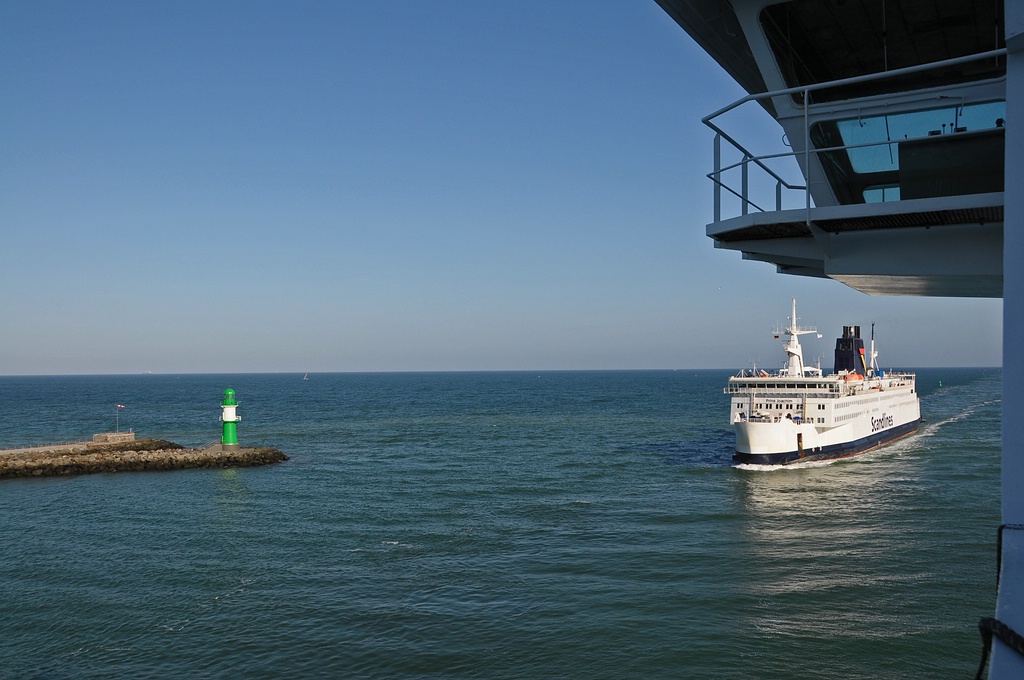 comp DSC 0522ps
Hafenausfahrt Warnemünde