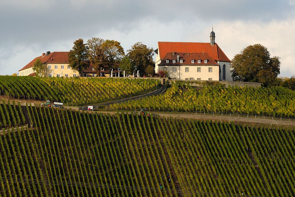 comp DSC 1472 bearbeitet

Kloster Vogelsburg