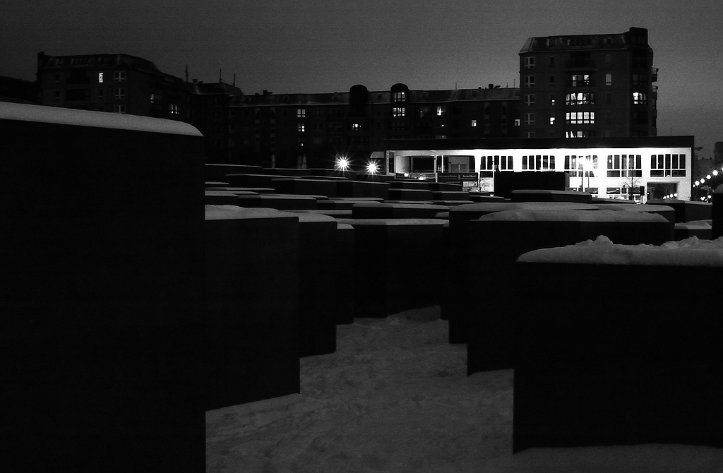 comp img973 bearbeitet

Holocaust-Mahnmal

Nikon F3 und Nikkor 50 f1.4